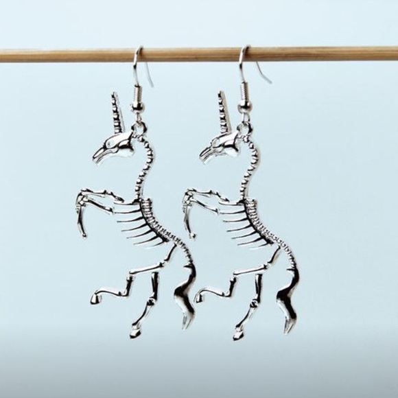 🦄 Awesome Unicorn skeleton drop earrings 💀 - Picture 4 of 12